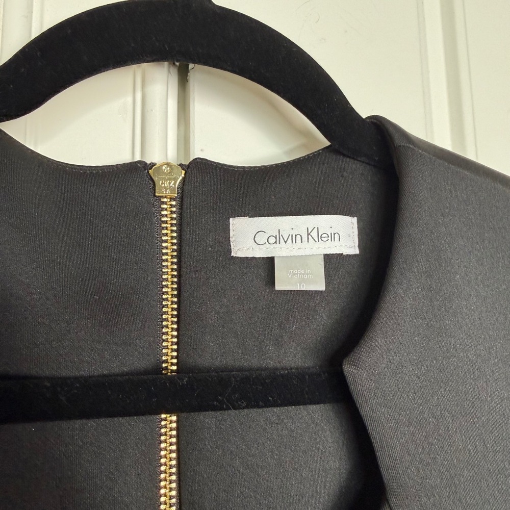 Calvin Klein Sheath Dress Womens 10 Black Notched V-Neck Gold Zip CD8M1265 NWT - Picture 5 of 8